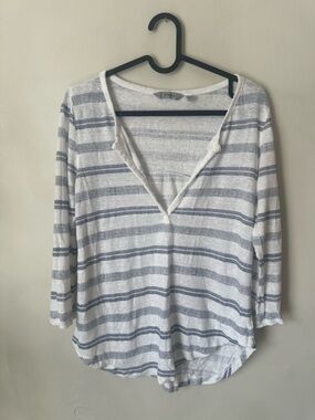 Athleta White & Blue Striped Linen V-Neck Top Lightweight Sweater Size Small